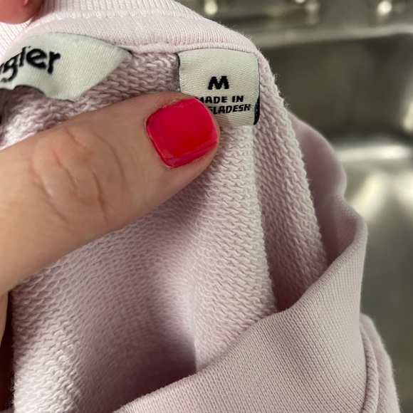 Vintage Wrangler pink women’s sweatshirt in great used condition. Size medium - Picture 2 of 3